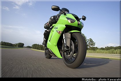 kawasaki_zx6r_2007_006.jpg