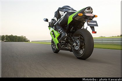kawasaki_zx6r_2007_007.jpg