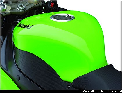 kawasaki_zx6r_2007_035.jpg