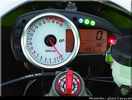 kawasaki_zx6r_2007_040.jpg