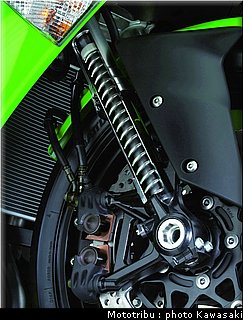 kawasaki_zx6r_2007_043.jpg