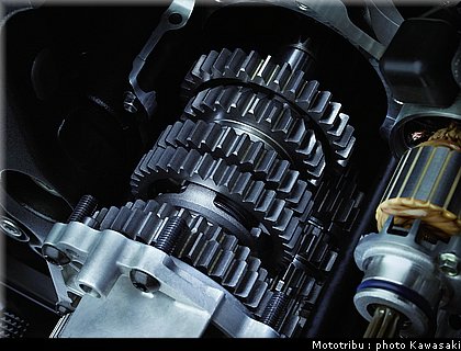 kawasaki_zx6r_2007_060.jpg