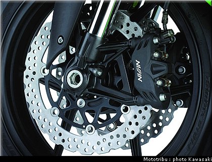 kawasaki_zx6r_2007_061.jpg