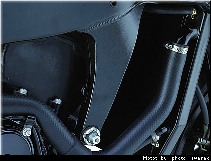 kawasaki_zx6r_2007_069.jpg