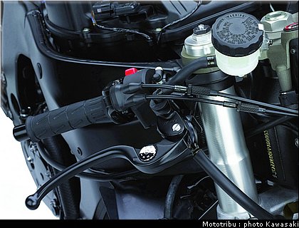 kawasaki_zx6r_2007_071.jpg