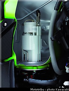 kawasaki_zx6r_2007_072.jpg