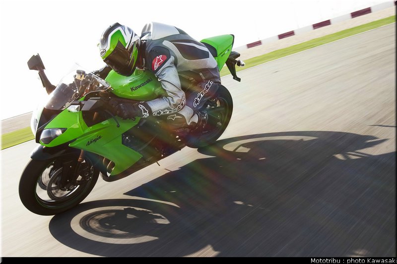 kawasaki_zx10r_2008_0002