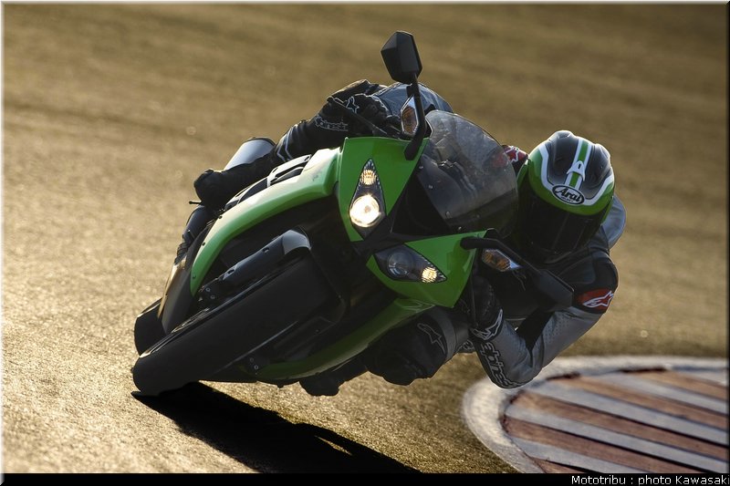 kawasaki_zx10r_2008_0008