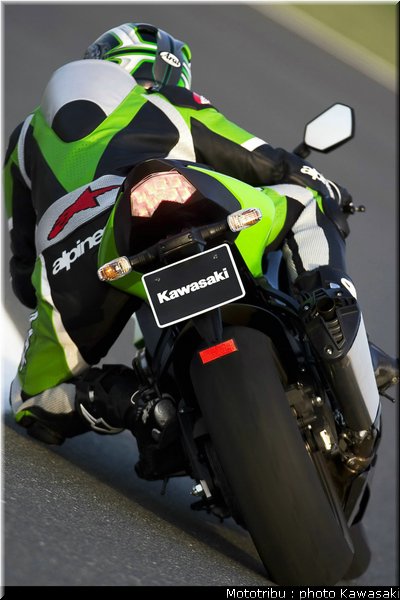 kawasaki_zx10r_2008_0010