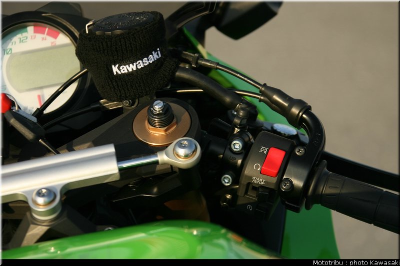 kawasaki_zx10r_2008_0111