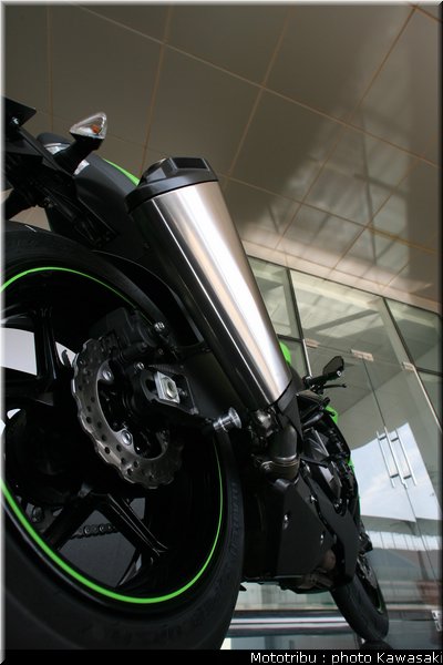 kawasaki_zx10r_2008_0180