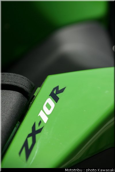 kawasaki_zx10r_2008_0192