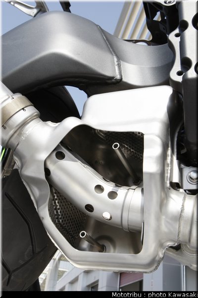 kawasaki_zx10r_2008_0230