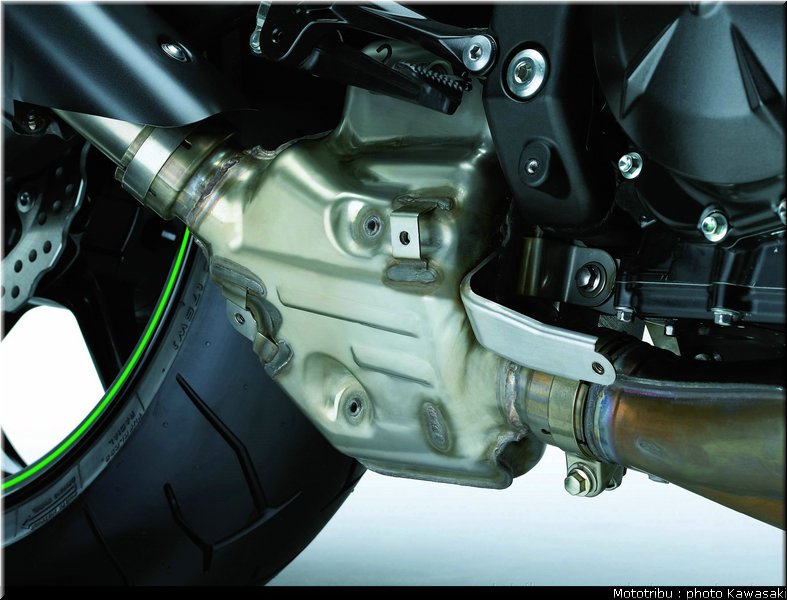 kawasaki_zx10r_2008_0237