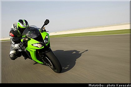 kawasaki_zx10r_2008_0001.jpg