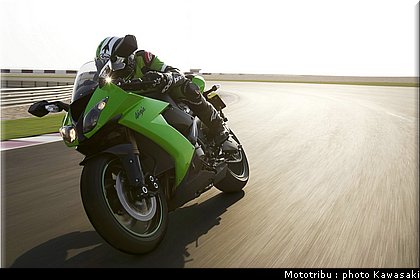 kawasaki_zx10r_2008_0006.jpg