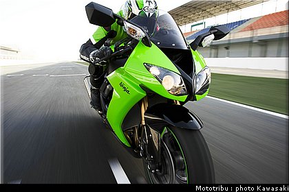 kawasaki_zx10r_2008_0007.jpg