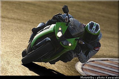 kawasaki_zx10r_2008_0008.jpg