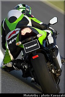 kawasaki_zx10r_2008_0010.jpg