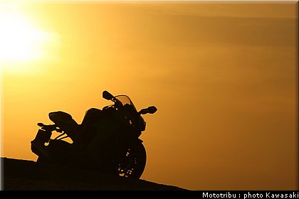 kawasaki_zx10r_2008_0011.jpg