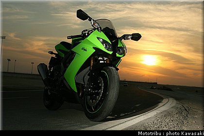 kawasaki_zx10r_2008_0012.jpg