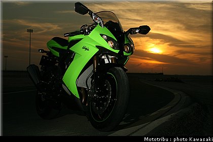 kawasaki_zx10r_2008_0013.jpg