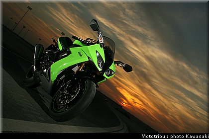 kawasaki_zx10r_2008_0014.jpg