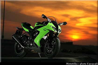 kawasaki_zx10r_2008_0018.jpg