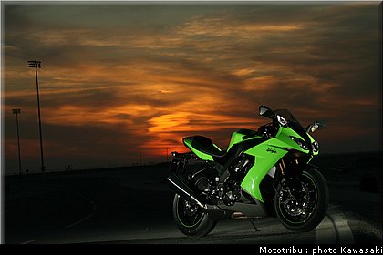 kawasaki_zx10r_2008_0021.jpg