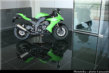 kawasaki_zx10r_2008_0040.jpg