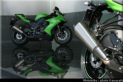 kawasaki_zx10r_2008_0044.jpg