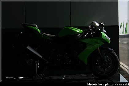 kawasaki_zx10r_2008_0047.jpg
