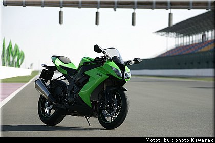 kawasaki_zx10r_2008_0050.jpg