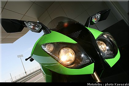 kawasaki_zx10r_2008_0092.jpg