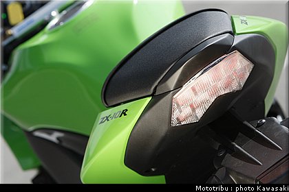 kawasaki_zx10r_2008_0100.jpg