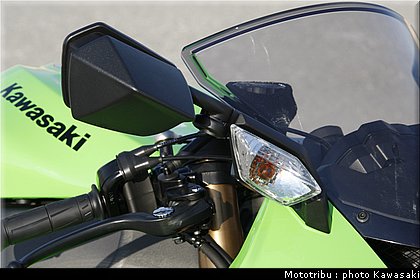 kawasaki_zx10r_2008_0102.jpg