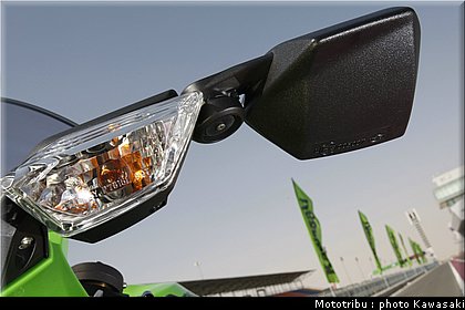 kawasaki_zx10r_2008_0104.jpg