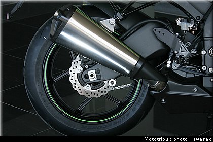 kawasaki_zx10r_2008_0108.jpg