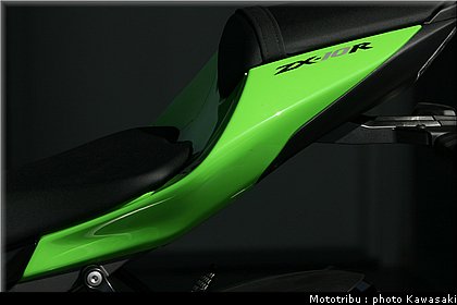 kawasaki_zx10r_2008_0110.jpg