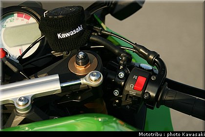 kawasaki_zx10r_2008_0111.jpg