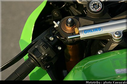 kawasaki_zx10r_2008_0112.jpg