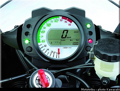 kawasaki_zx10r_2008_0113.jpg