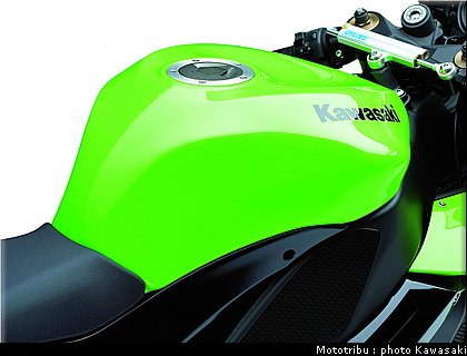 kawasaki_zx10r_2008_0114.jpg