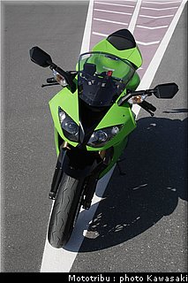 kawasaki_zx10r_2008_0121.jpg