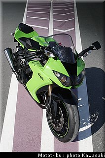 kawasaki_zx10r_2008_0123.jpg