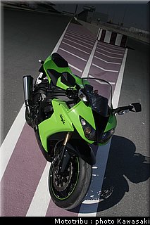 kawasaki_zx10r_2008_0124.jpg