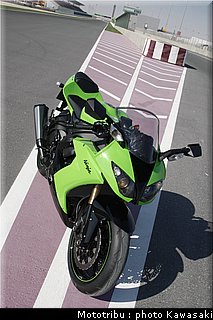 kawasaki_zx10r_2008_0125.jpg