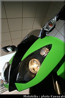 kawasaki_zx10r_2008_0130.jpg