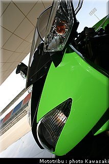 kawasaki_zx10r_2008_0131.jpg