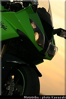 kawasaki_zx10r_2008_0151.jpg